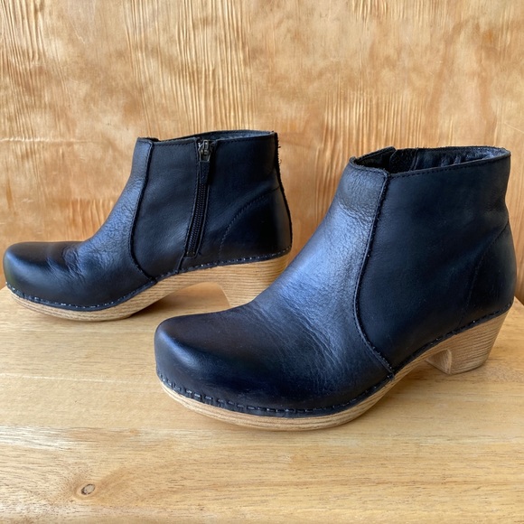 Dansko Maria Black Leather Ankle Boot 